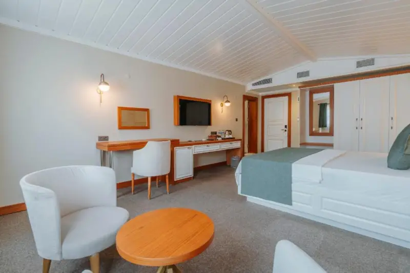 Honeymoon Suite